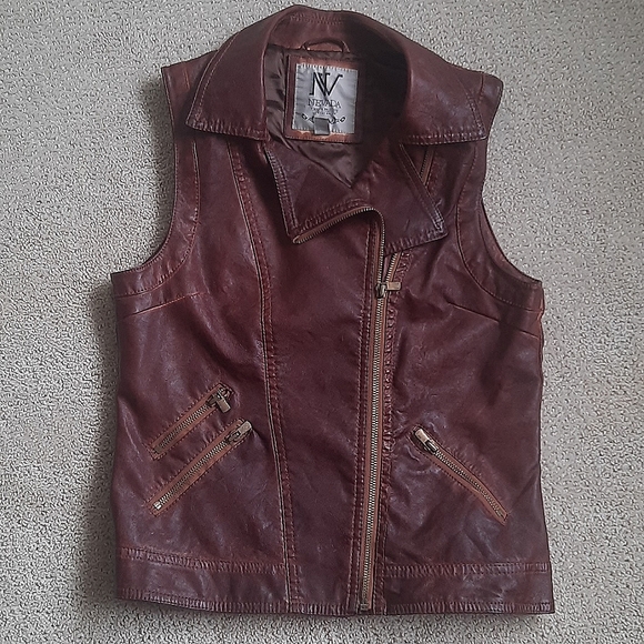 Leather vest, size small - Picture 2 of 4